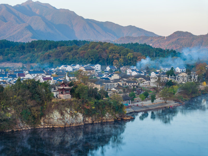 航拍安徽宣城泾县桃花潭风景区老街村庄