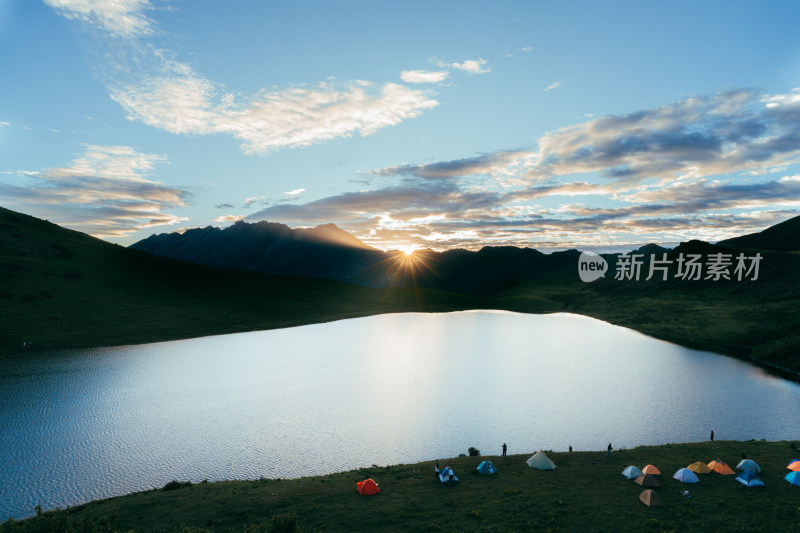 川西湖泊徒步旅行日出