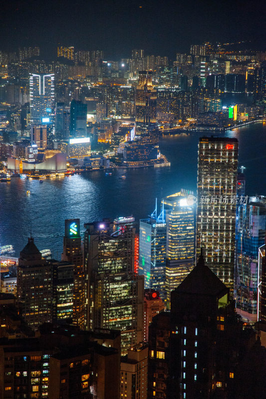 香港太平山顶俯瞰维多利亚港夜景