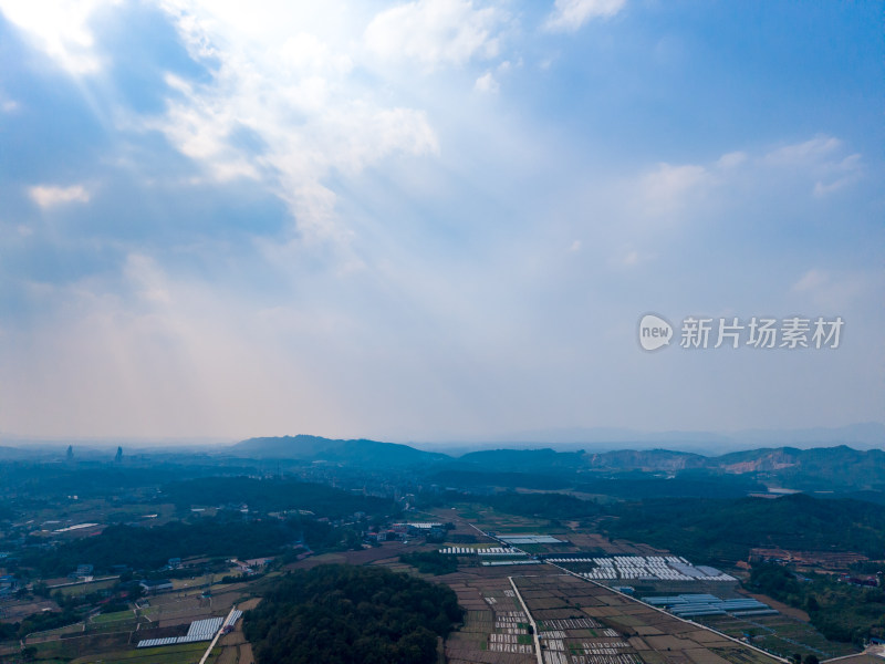 湖南山川丘陵农田乡村蓝天白云航拍图