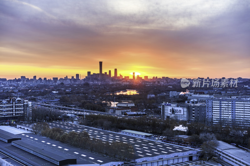 北京首都城市日落时分的天际线景观