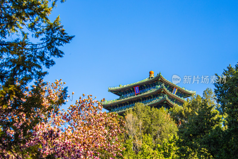 北京东城区景山公园山顶的万春亭