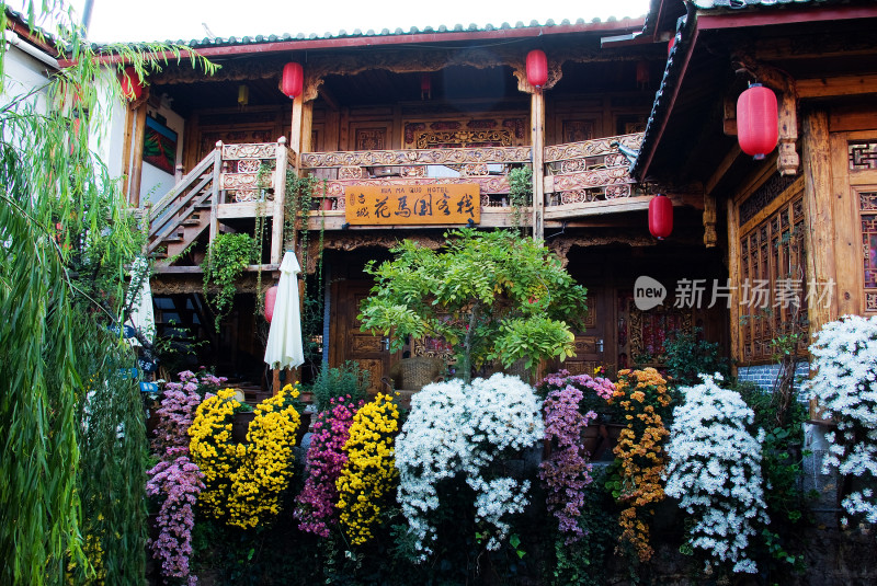 丽江古城河道与街景