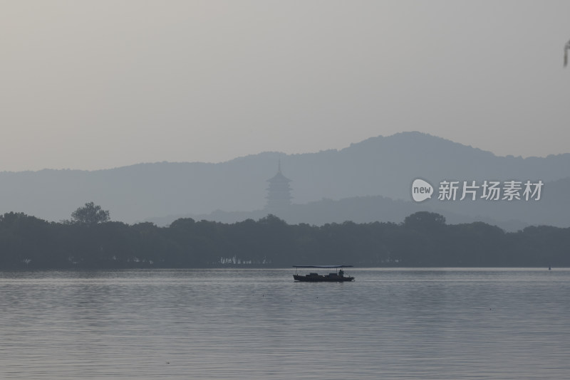 杭州西湖晨曦清晨山色空蒙