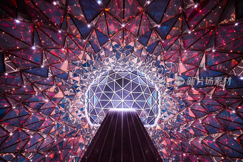 几何结构灯光艺术装置