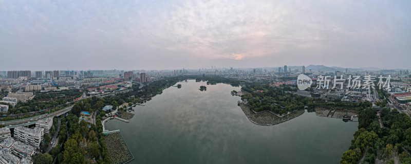 航拍山东济南大明湖景区全景图