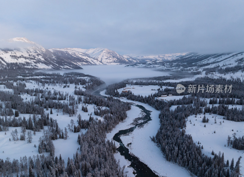 航拍冬季新疆喀纳斯雪景