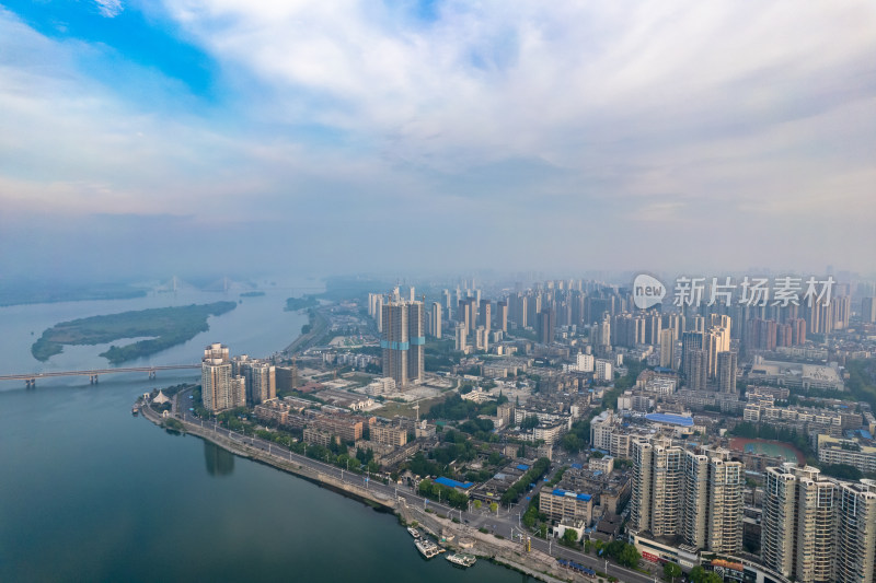 航拍湖北襄阳城市清晨风光