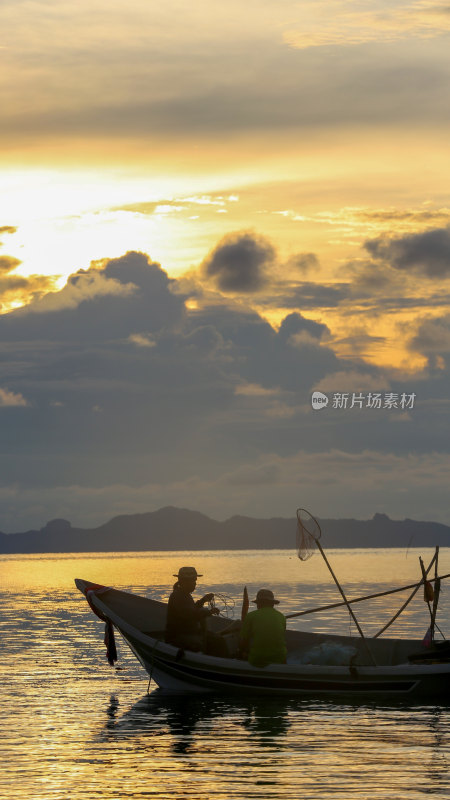 海面上的捕鱼船