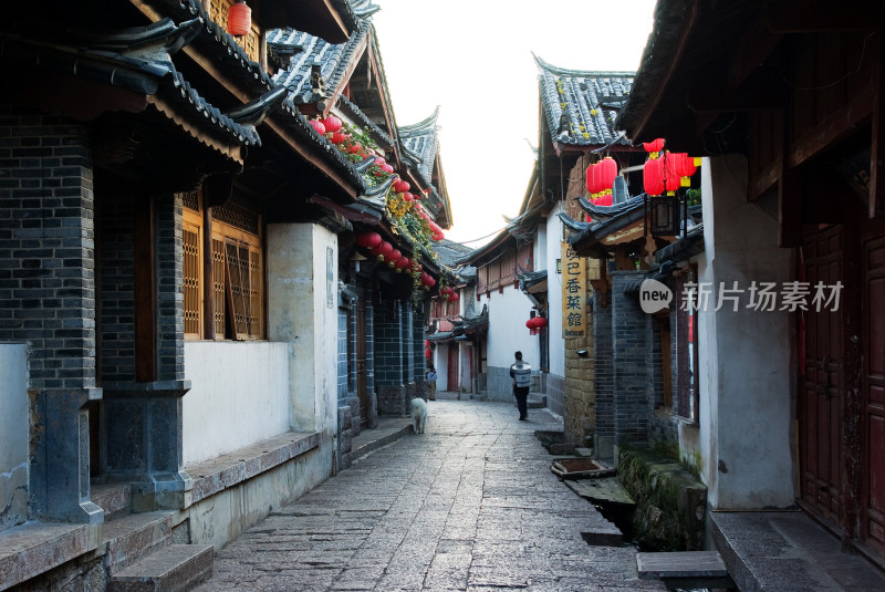 丽江古城河道与街景