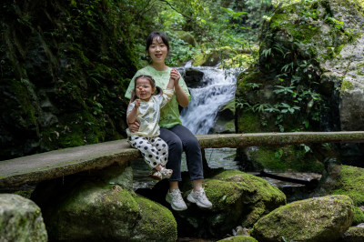 湖北 襄阳  保康县 五道峡 森林 瀑布