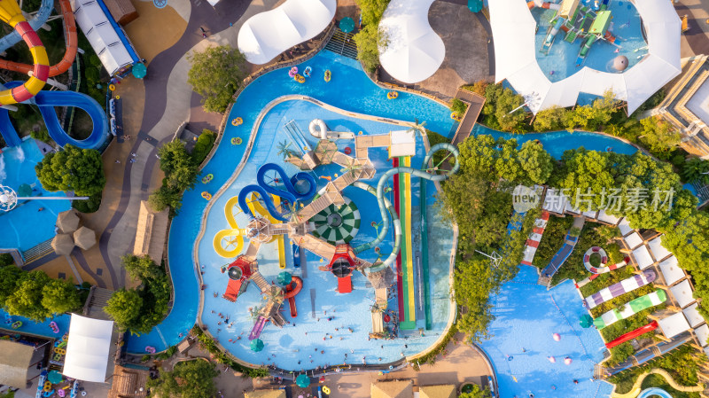 湖北武汉欢乐谷夏日的玛雅海滩游玩设施