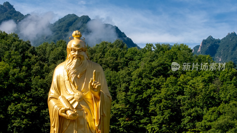 洛阳老君山景区老子雕像