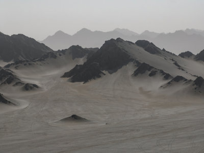 青海海西州茫崖黑独山月球基地网红高空航拍