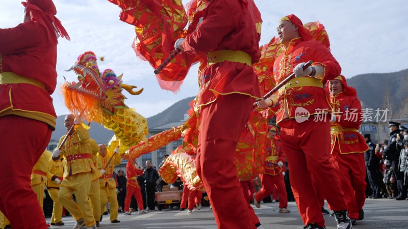 节日舞龙庆祝