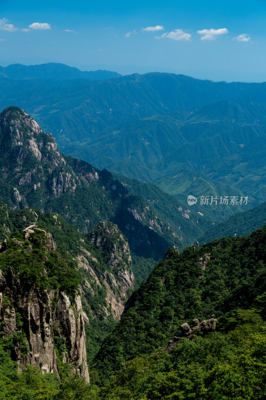 形态各异的山峰