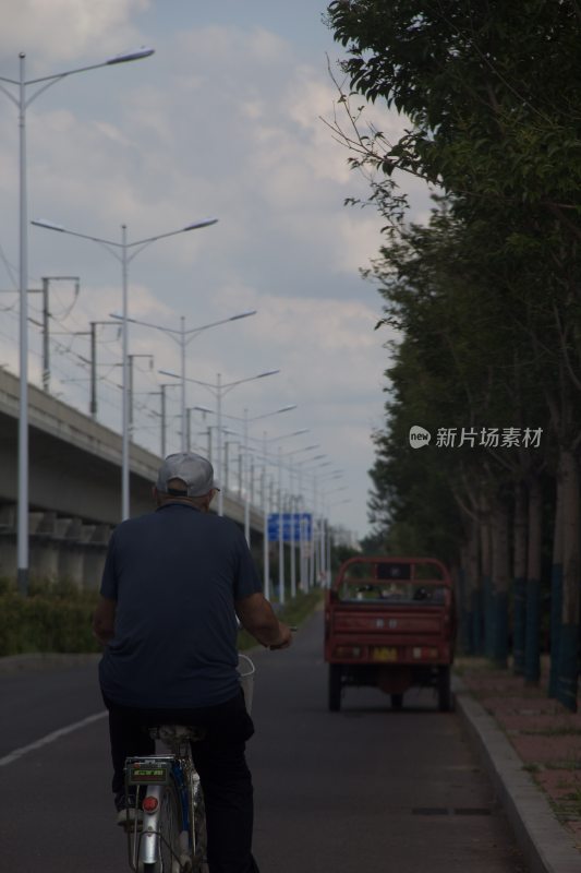 老人的道路