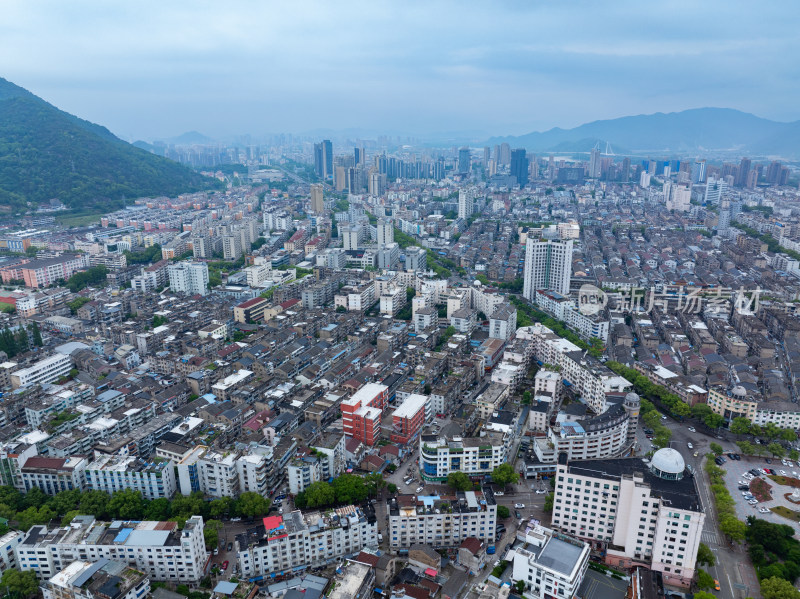 航拍浙江省台州市临海市东湖景区紫阳古街