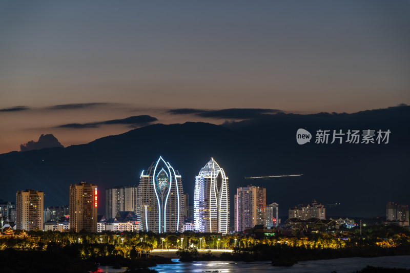 西双版纳城市夜景与流云晚霞