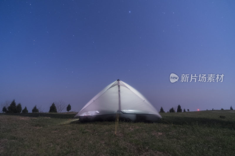 户外草地帐篷夜景星空唯美景象