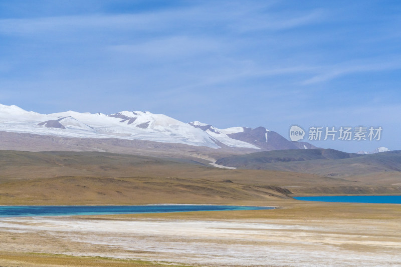 西藏阿里羌塘无人区骆驼措雪山湖泊