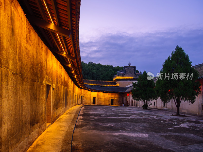 深圳历史之大田世居客家围龙屋夜景