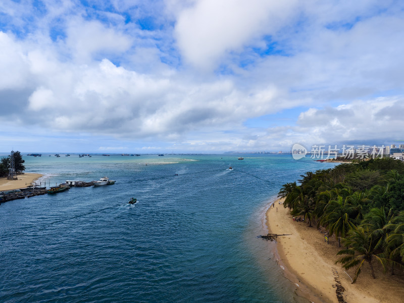 海天一色的宁静海岸