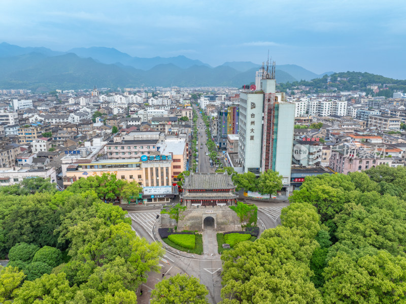 航拍浙江省台州市临海市东湖景区紫阳古街