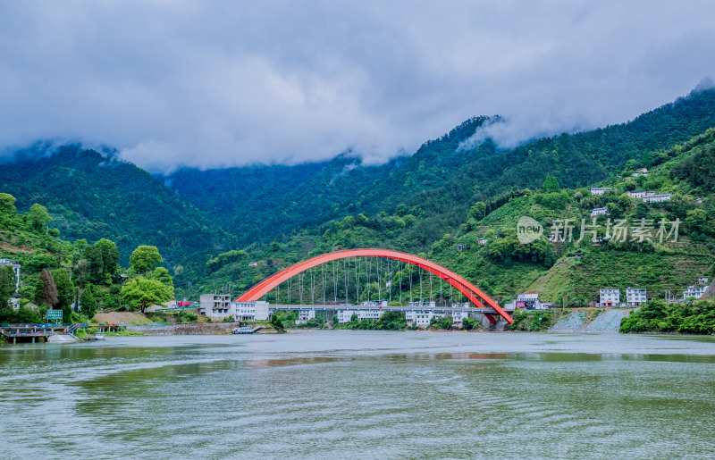 春日的新安江山水画廊风光