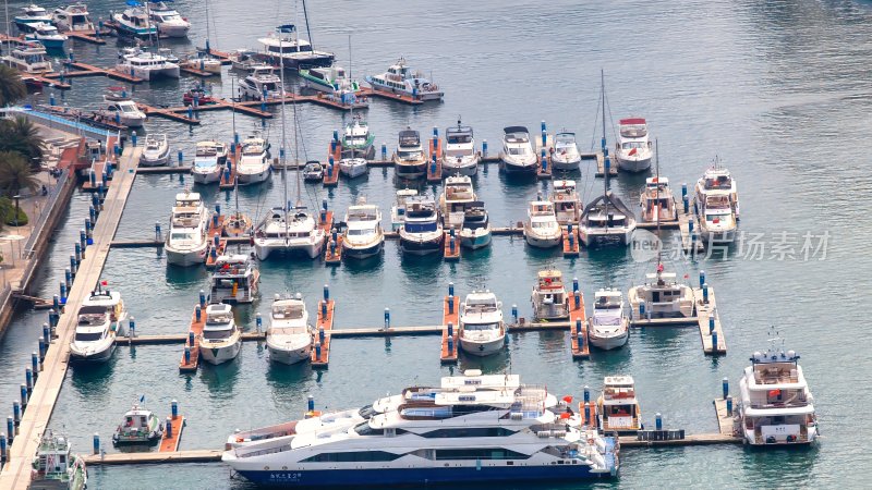 海南三亚鹿回头风景区俯瞰三亚湾、凤凰岛