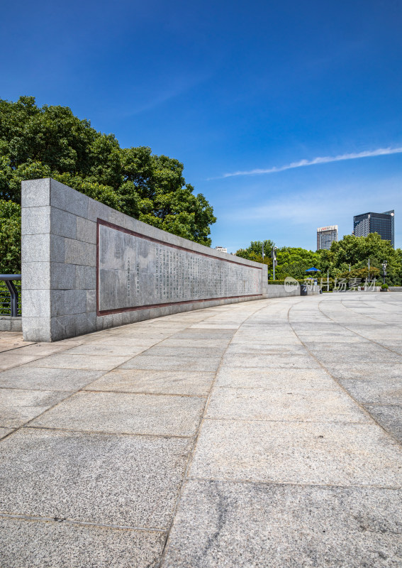 上海外滩外白渡桥陆家嘴黄浦江城市景观