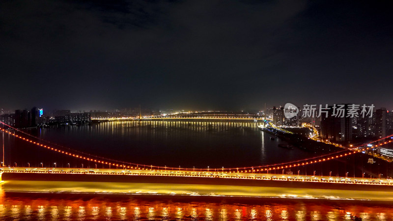 航拍湖北武汉鹦鹉洲长江大桥夜景