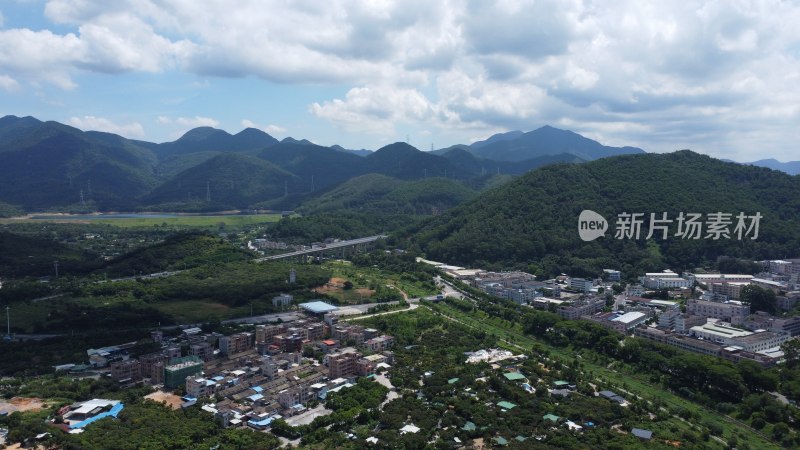 航拍广东省东莞市清溪镇蓝天白云城市风光