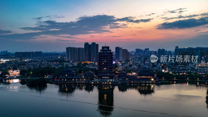 晚霞中的眉山远景楼地标建筑航拍图