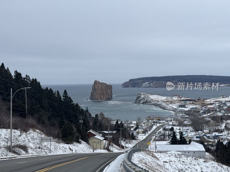 冬日沿海小镇公路风景