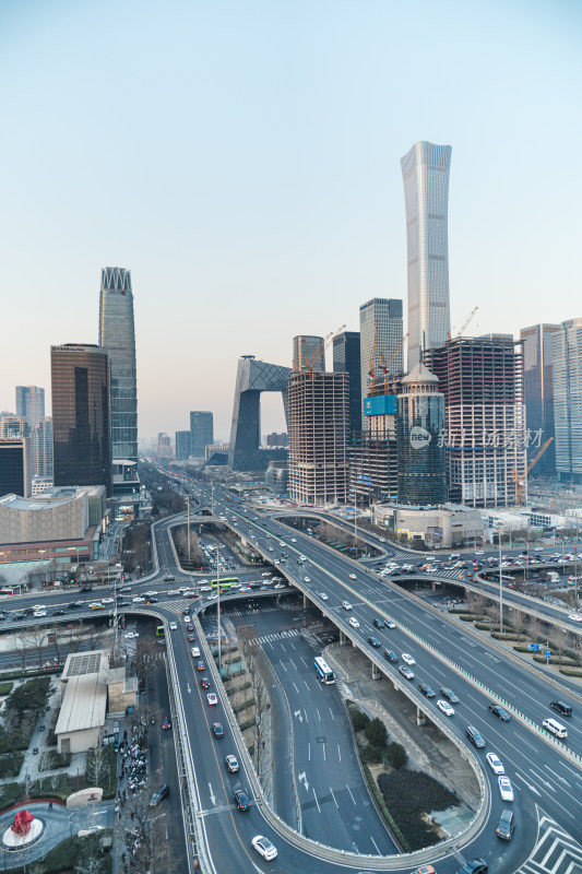 北京国贸CBD高架桥与摩天楼交织的都市动脉
