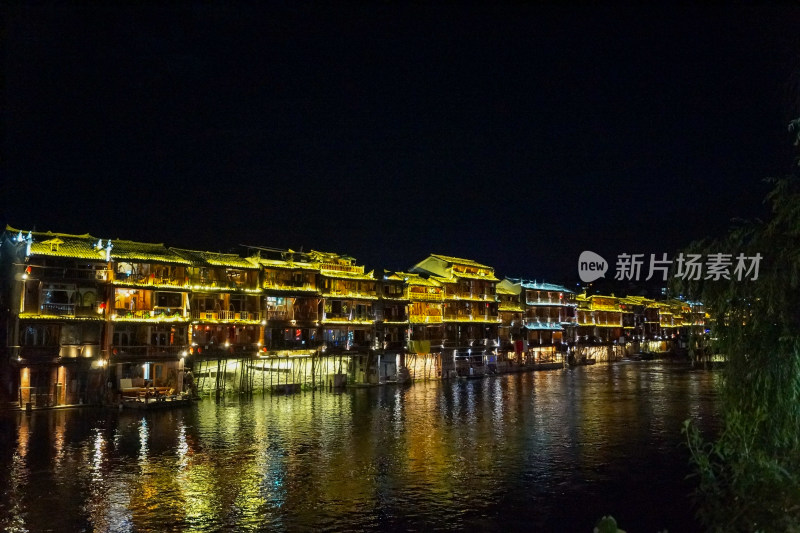 2013年的湖南湘西凤凰古城夜景风光