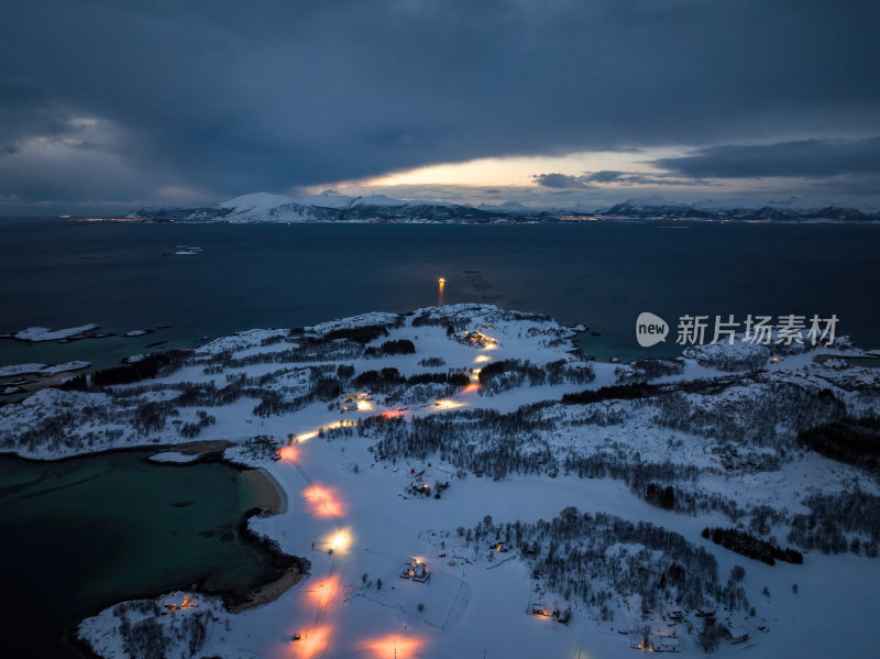 挪威罗弗敦群岛北极圈雷纳冬季雪景高空航拍