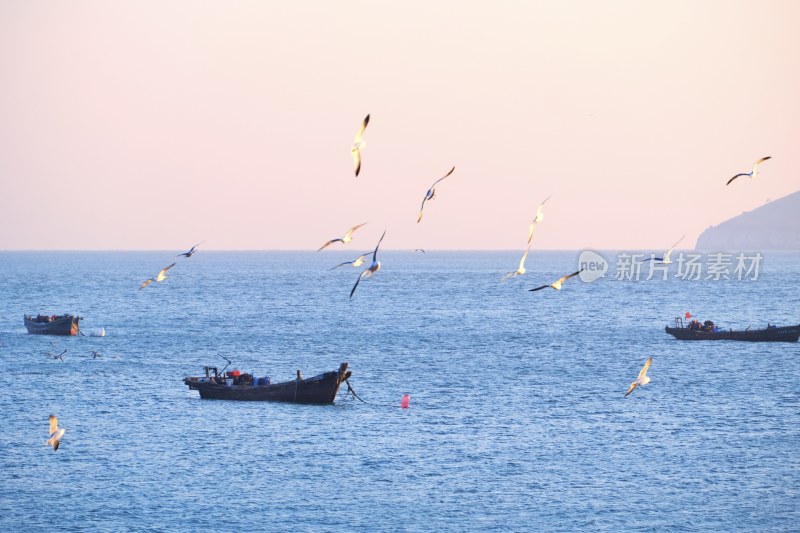 大连银沙滩黄昏日落时