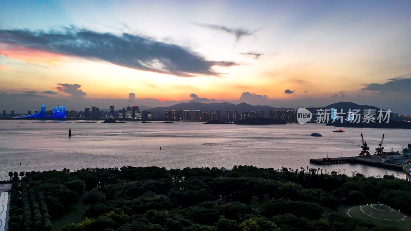 福建厦门城市晚霞夜幕降临夜景航拍