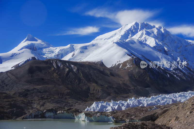 西藏雪山希夏邦马峰自然风景