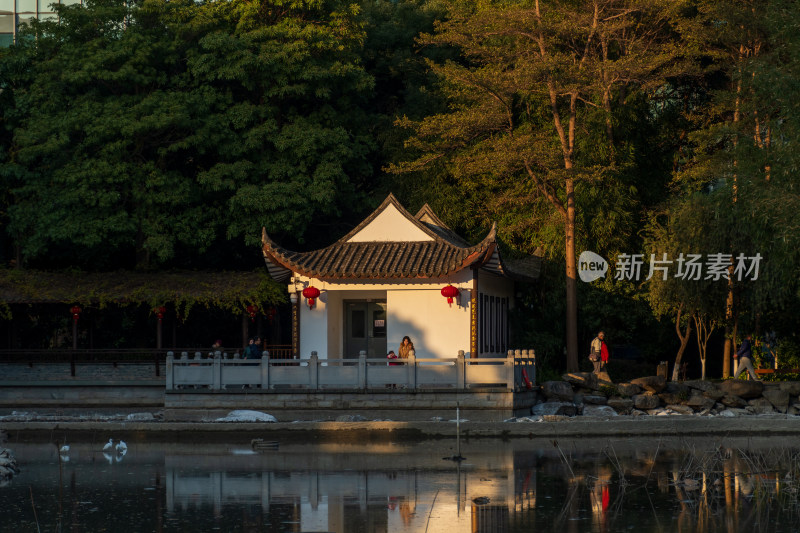 中式建筑水边亭子景观