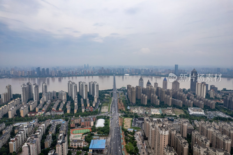 江西南昌城市暴雨来袭航拍图