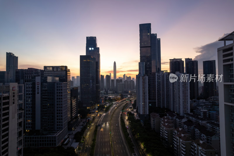 深圳福田CBD大湾区城市天际线上的薄雾