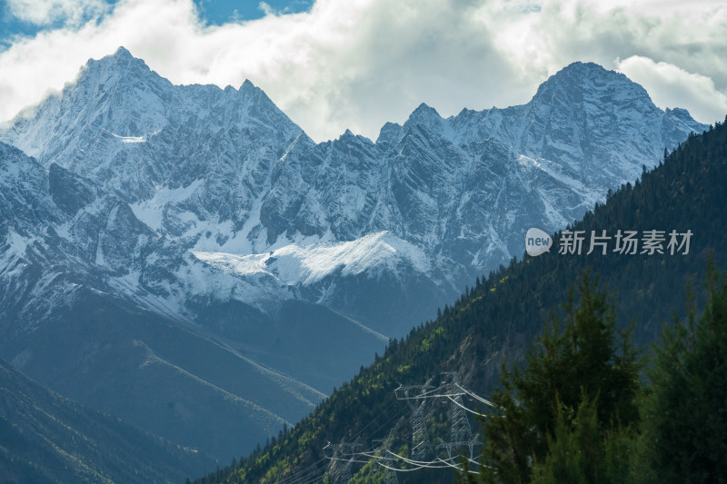 318川藏线川西甘孜高海拔草原雪山自然风光