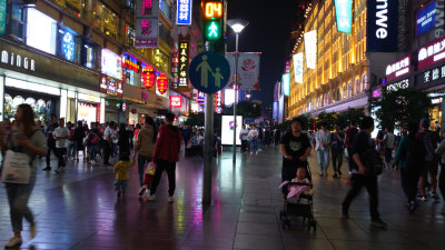 上海南京路步行街繁华夜晚