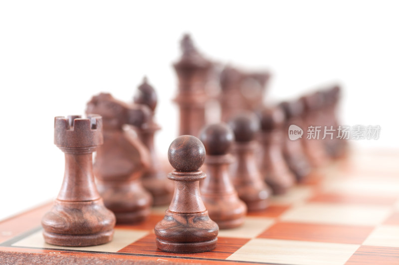 特写拍摄棋盘上国际象棋的棋子