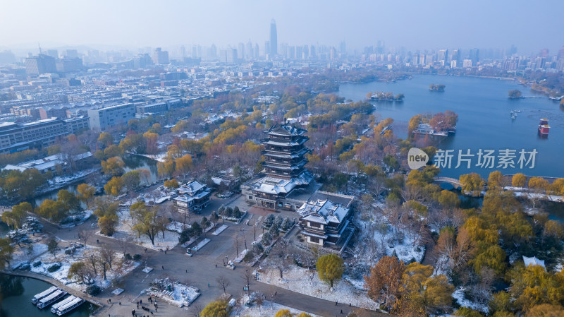 山东济南大明湖趵突泉泉水冬天雾气雪景