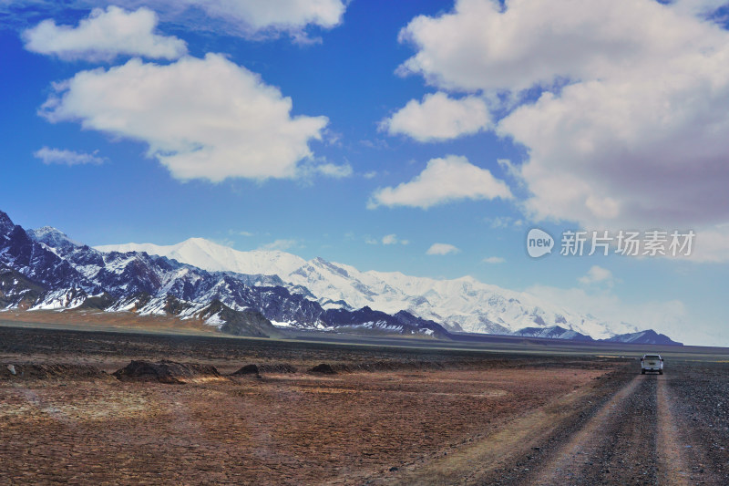 阿尔金山的道路