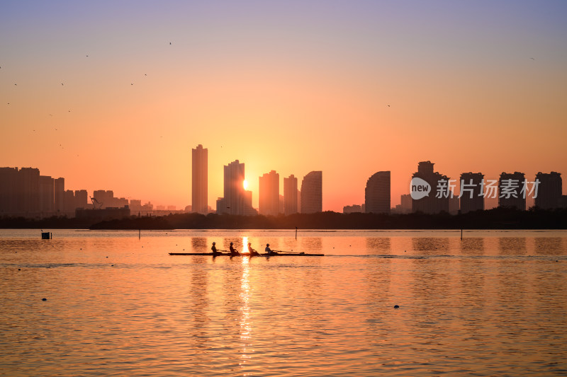 厦门海上自行车道湖畔日落景观